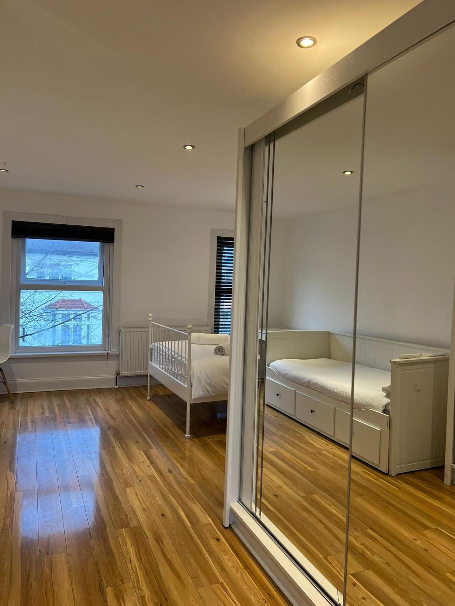 93 West Road Hotel London Ngoại thất bức ảnh