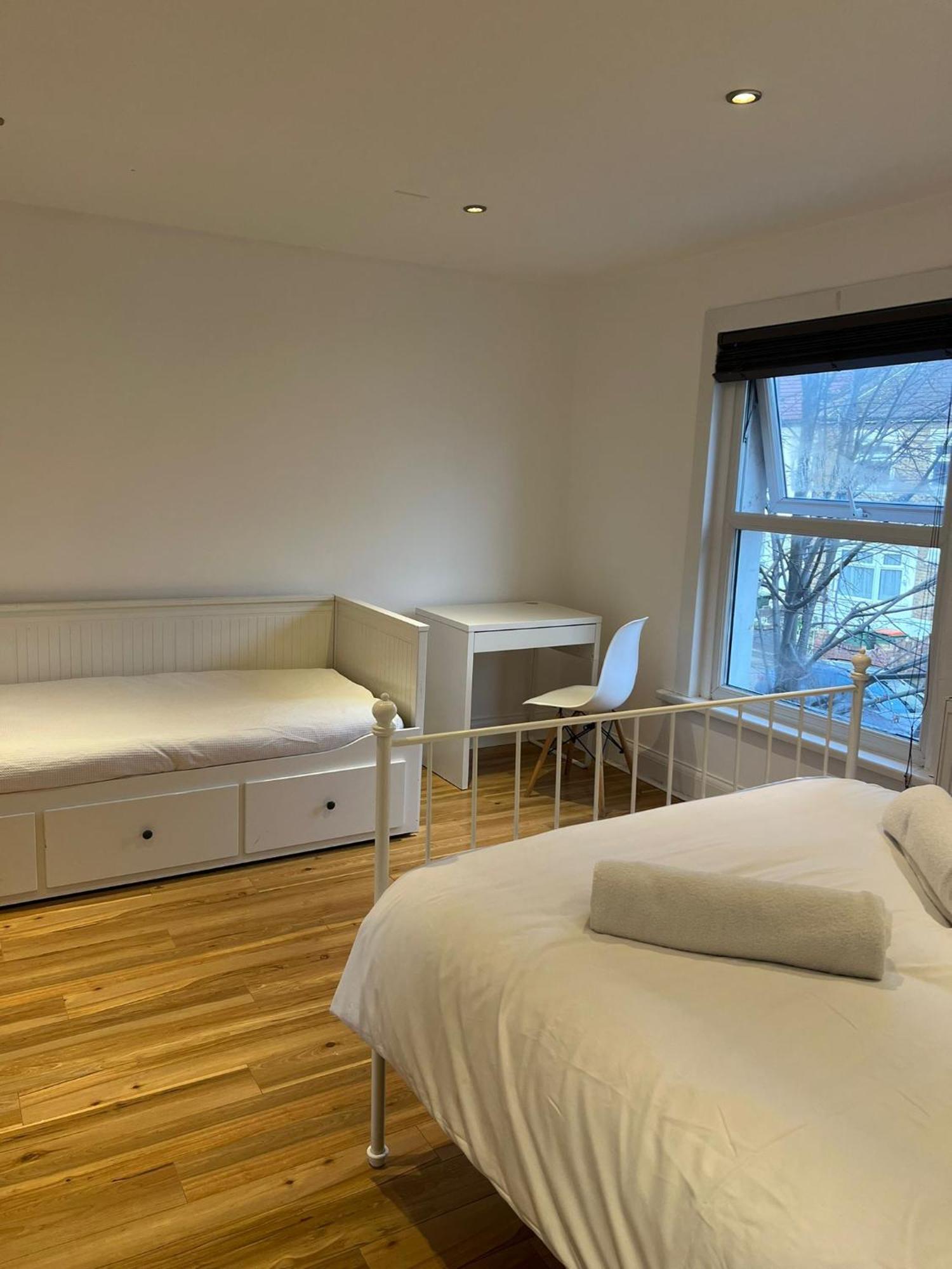 93 West Road Hotel London Ngoại thất bức ảnh