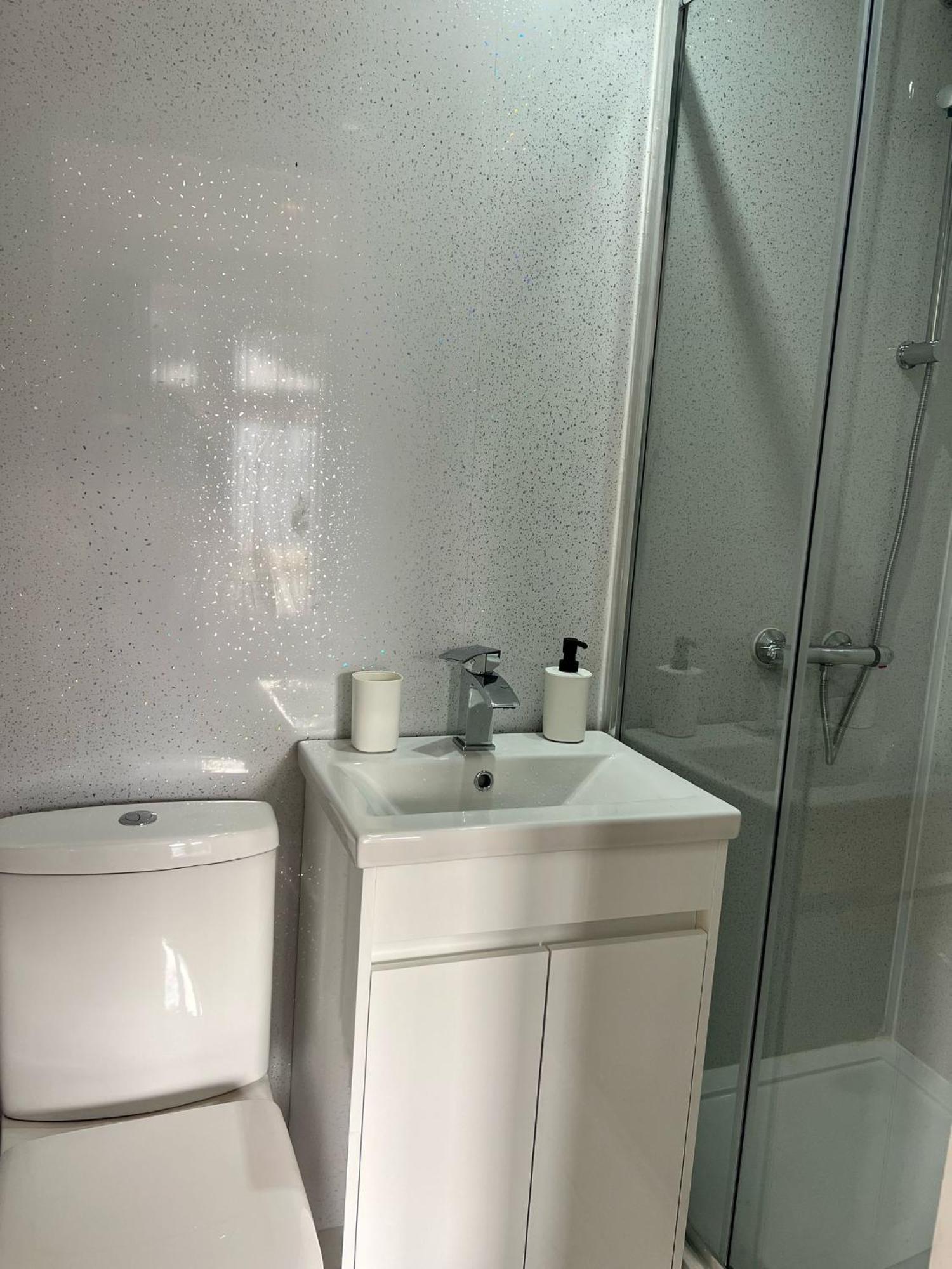 93 West Road Hotel London Ngoại thất bức ảnh