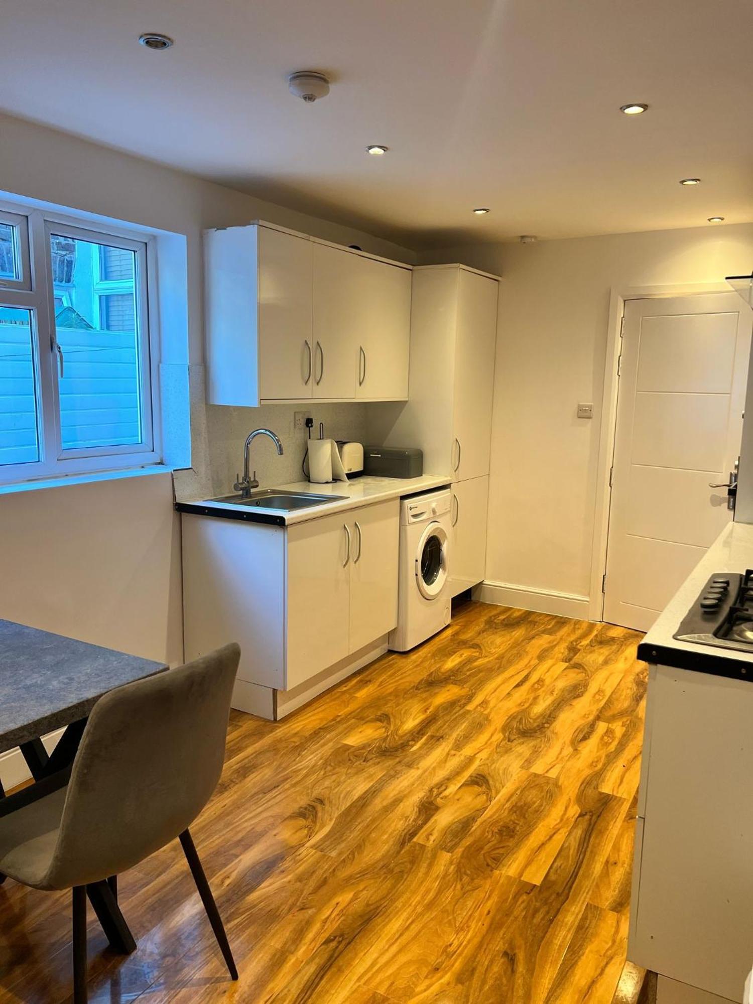 93 West Road Hotel London Ngoại thất bức ảnh